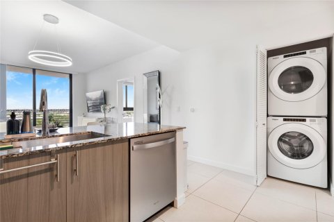 Condo in Doral, Florida, 2 bedrooms  № 1973529 - photo 12