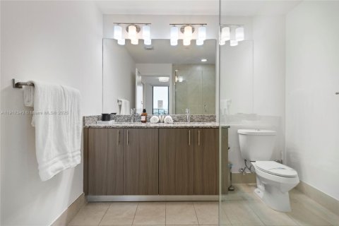 Condo in Doral, Florida, 2 bedrooms  № 1973529 - photo 21
