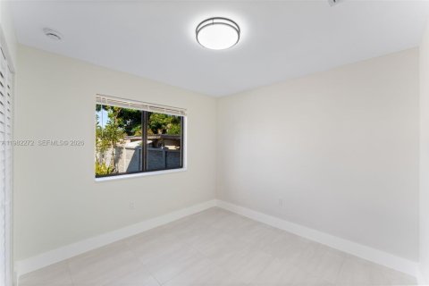 Immobilier commercial à vendre à Miami, Floride № 2048268 - photo 9