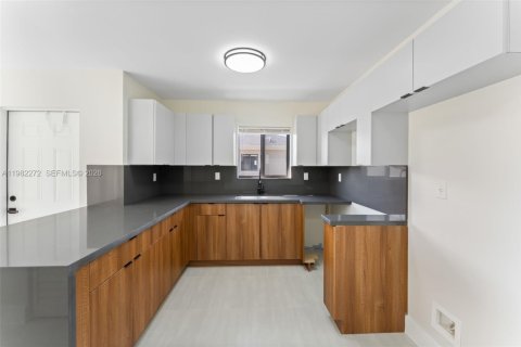 Immobilier commercial à vendre à Miami, Floride № 2048268 - photo 5