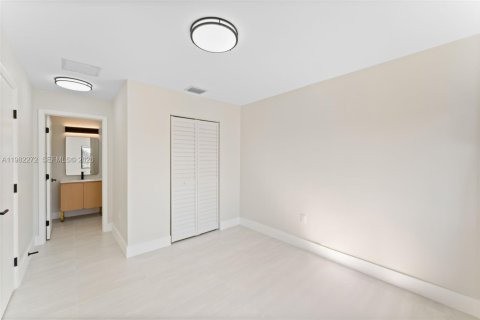 Immobilier commercial à vendre à Miami, Floride № 2048268 - photo 22