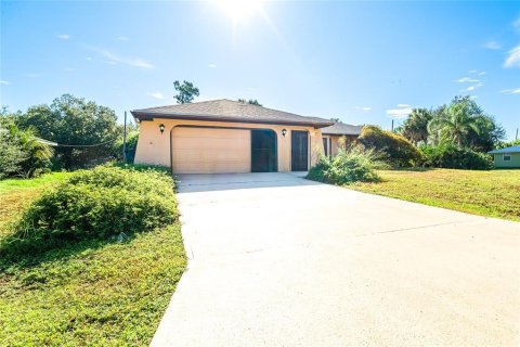 Casa en venta en Port Charlotte, Florida, 3 dormitorios, 147.71 m2 № 1903577 - foto 1