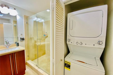 Купить кондоминиум в Майами, Флорида 1 спальня, 65.5м2, № 1930599 - фото 21