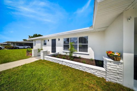 Casa en venta en Port St. Lucie, Florida, 3 dormitorios, 138.33 m2 № 2240840 - foto 2