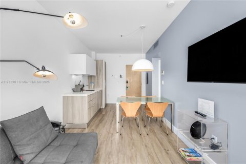Condo in Miami Beach, Florida, 1 bedroom  № 1978088 - photo 11