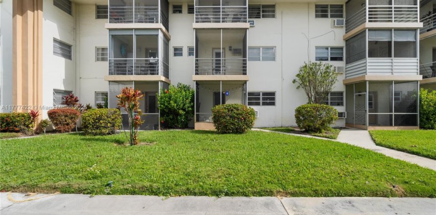 Condo in Miami, Florida, 1 bedroom № 1868743