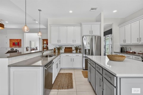 House in Port St. Lucie, Florida 2 bedrooms, 239.69 sq.m. № 2186296 - photo 21