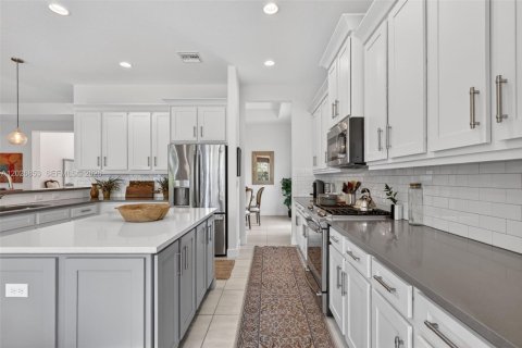 House in Port St. Lucie, Florida 2 bedrooms, 239.69 sq.m. № 2186296 - photo 15