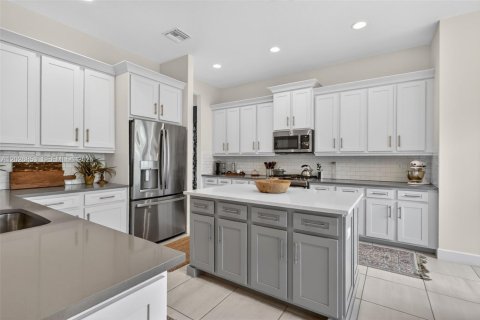 House in Port St. Lucie, Florida 2 bedrooms, 239.69 sq.m. № 2186296 - photo 14