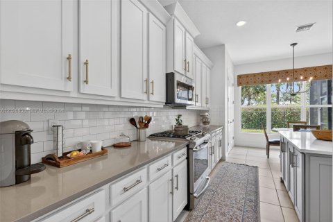 House in Port St. Lucie, Florida 2 bedrooms, 239.69 sq.m. № 2186296 - photo 17