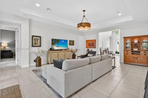 House in Port St. Lucie, Florida 2 bedrooms, 239.69 sq.m. № 2186296 - photo 11