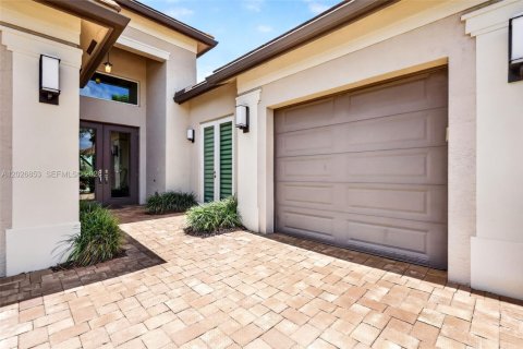 House in Port St. Lucie, Florida 2 bedrooms, 239.69 sq.m. № 2186296 - photo 3