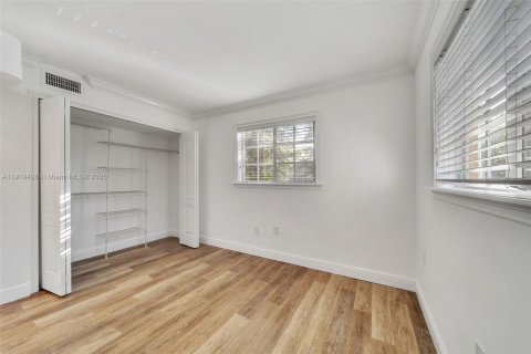 Снять в аренду кондоминиум в Майами, Флорида 2 спальни, 61.69м2, № 1975157 - фото 9