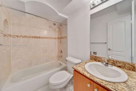 Снять в аренду кондоминиум в Майами, Флорида 2 спальни, 61.69м2, № 1975157 - фото 11