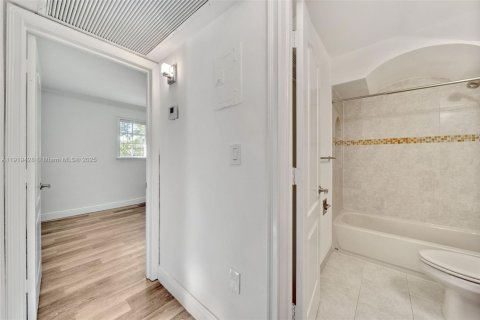 Снять в аренду кондоминиум в Майами, Флорида 2 спальни, 61.69м2, № 1975157 - фото 6