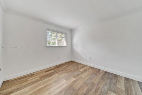 Снять в аренду кондоминиум в Майами, Флорида 2 спальни, 61.69м2, № 1975157 - фото 5