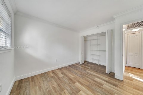 Снять в аренду кондоминиум в Майами, Флорида 2 спальни, 61.69м2, № 1975157 - фото 8