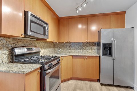 Снять в аренду кондоминиум в Майами, Флорида 2 спальни, 61.69м2, № 1975157 - фото 3