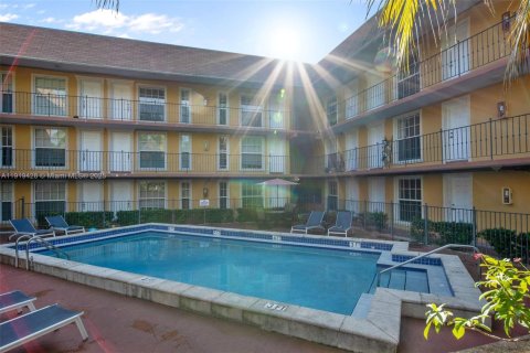 Снять в аренду кондоминиум в Майами, Флорида 2 спальни, 61.69м2, № 1975157 - фото 14