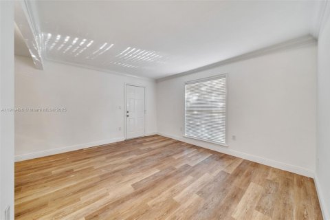 Снять в аренду кондоминиум в Майами, Флорида 2 спальни, 61.69м2, № 1975157 - фото 7