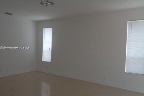 Villa ou maison à louer à Margate, Floride: 4 chambres, 240.9 m2 № 1983365 - photo 8