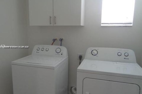 Villa ou maison à louer à Margate, Floride: 4 chambres, 240.9 m2 № 1983365 - photo 21