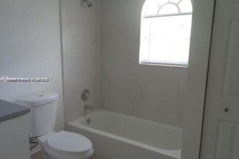 Villa ou maison à louer à Margate, Floride: 4 chambres, 240.9 m2 № 1983365 - photo 19