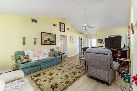 House in Winter Haven, Florida 2 bedrooms, 157.1 sq.m. № 1574727 - photo 6