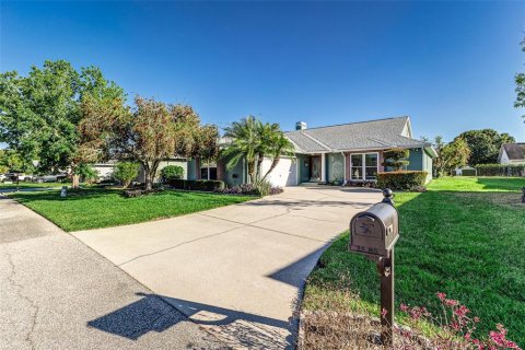 House in Winter Haven, Florida 2 bedrooms, 157.1 sq.m. № 1574727 - photo 2