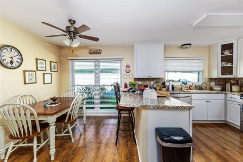 House in Winter Haven, Florida 2 bedrooms, 157.1 sq.m. № 1574727 - photo 11