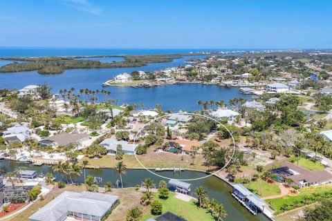 House in Placida, Florida 4 bedrooms, 168.8 sq.m. № 1746560 - photo 3