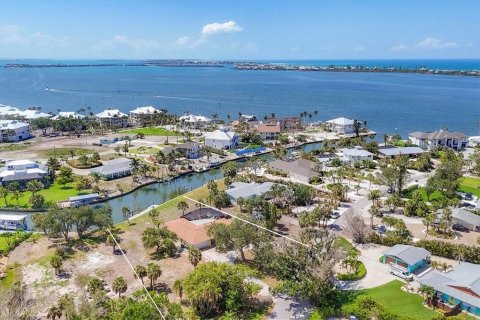 House in Placida, Florida 4 bedrooms, 168.8 sq.m. № 1746560 - photo 1
