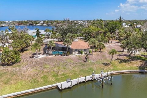 House in Placida, Florida 4 bedrooms, 168.8 sq.m. № 1746560 - photo 5