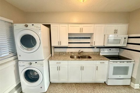 Appartement à louer à Tampa, Floride: 2 chambres, 55.74 m2 № 1591519 - photo 1