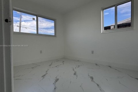 House in Pembroke Pines, Florida 3 bedrooms, 126.35 sq.m. № 1878841 - photo 11