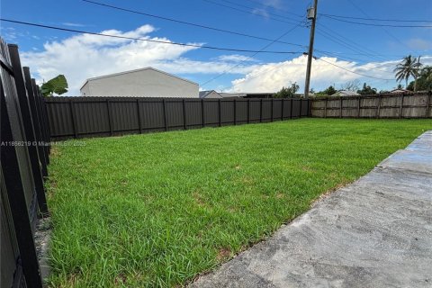 House in Pembroke Pines, Florida 3 bedrooms, 126.35 sq.m. № 1878841 - photo 5