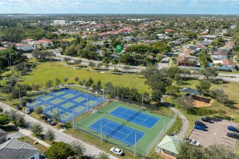 House in Cutler Bay, Florida 3 bedrooms, 187.38 sq.m. № 1807154 - photo 26