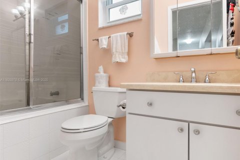 House in Cutler Bay, Florida 3 bedrooms, 187.38 sq.m. № 1807154 - photo 17