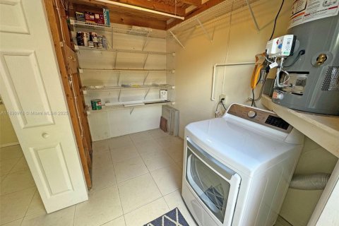 House in Cutler Bay, Florida 3 bedrooms, 187.38 sq.m. № 1807154 - photo 25