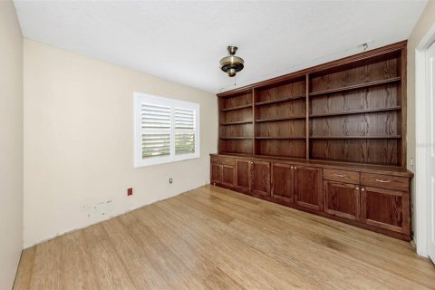 House in Tampa, Florida 3 bedrooms, 186.27 sq.m. № 2150839 - photo 16