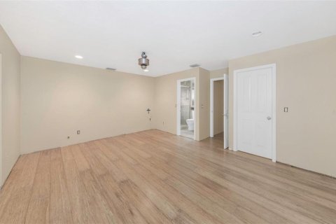 House in Tampa, Florida 3 bedrooms, 186.27 sq.m. № 2150839 - photo 12