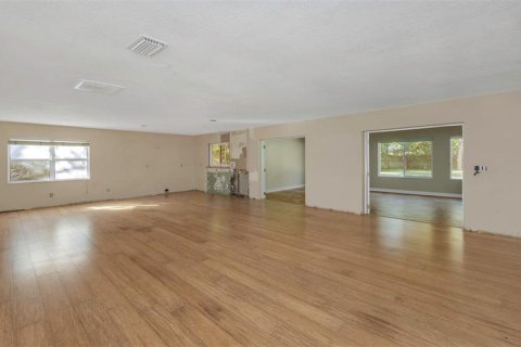 House in Tampa, Florida 3 bedrooms, 186.27 sq.m. № 2150839 - photo 7