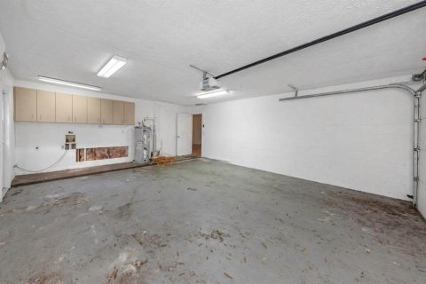 House in Tampa, Florida 3 bedrooms, 186.27 sq.m. № 2150839 - photo 21