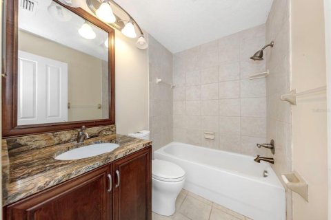 House in Tampa, Florida 3 bedrooms, 186.27 sq.m. № 2150839 - photo 18
