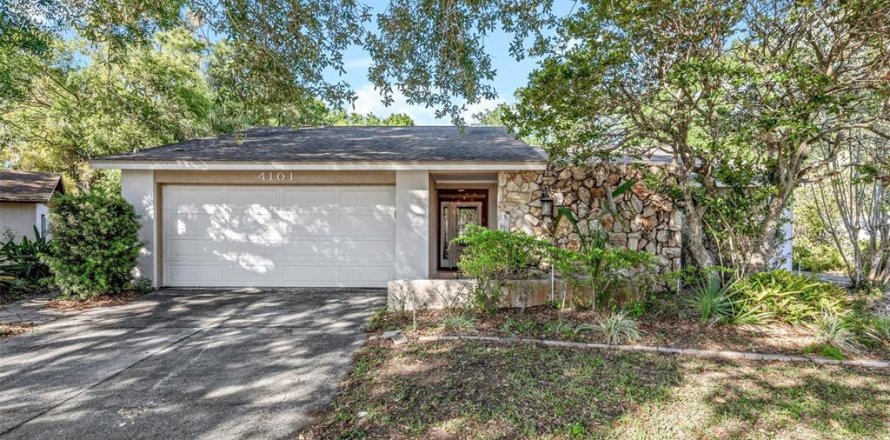 House in Tampa, Florida 3 bedrooms, 186.27 sq.m. № 2150839