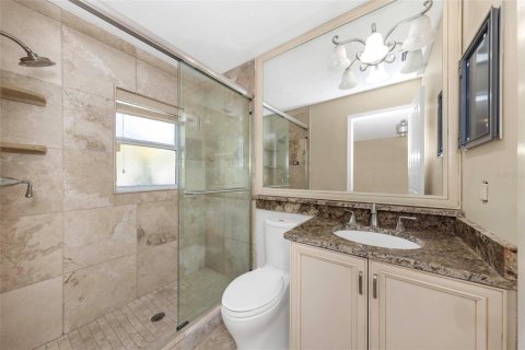 House in Tampa, Florida 3 bedrooms, 186.27 sq.m. № 2150839 - photo 13
