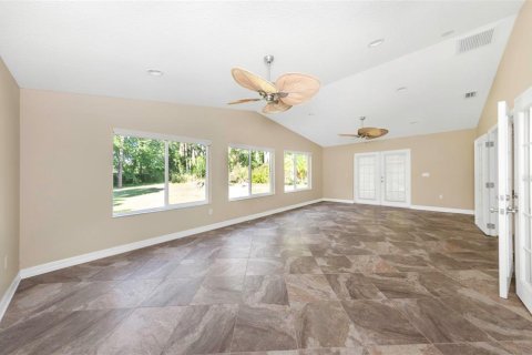 House in Tampa, Florida 3 bedrooms, 186.27 sq.m. № 2150839 - photo 9