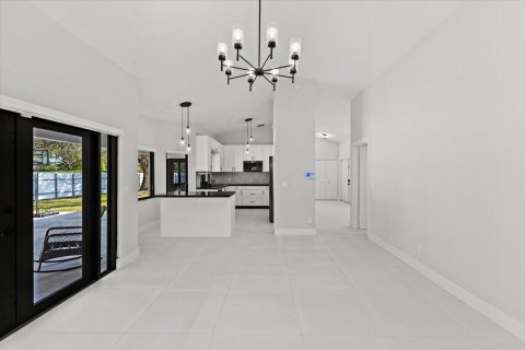 Casa en venta en Pembroke Pines, Florida, 3 dormitorios, 201.04 m2 № 2430151 - foto 4