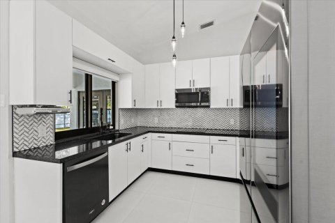 Casa en venta en Pembroke Pines, Florida, 3 dormitorios, 201.04 m2 № 2430151 - foto 11
