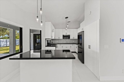 Casa en venta en Pembroke Pines, Florida, 3 dormitorios, 201.04 m2 № 2430151 - foto 10